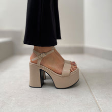 Cargar imagen en el visor de la galería, Sandalias Valentina color beige