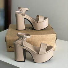 Cargar imagen en el visor de la galería, Sandalias Valentina color beige