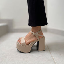 Cargar imagen en el visor de la galería, Sandalias Valentina color beige