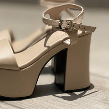 Cargar imagen en el visor de la galería, Sandalias Valentina color beige